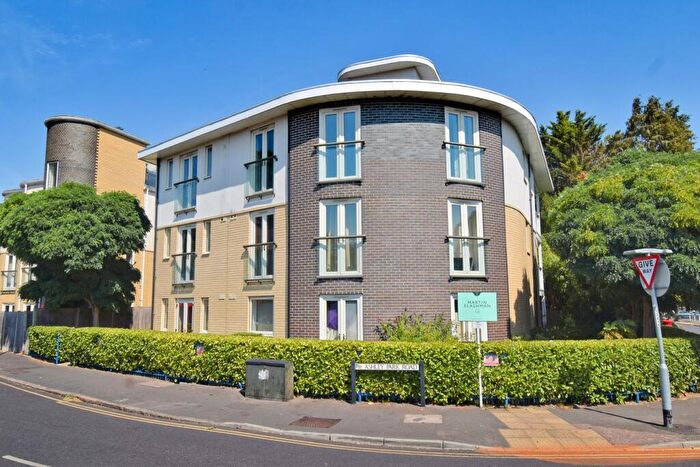 1 Bedroom Apartment For Sale In Ashley Park Road, Walton-on-Thames, KT12