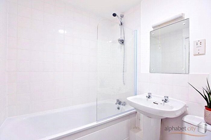 1 Bedroom Flat To Rent In Bogart Court, Premiere Place, London, E14