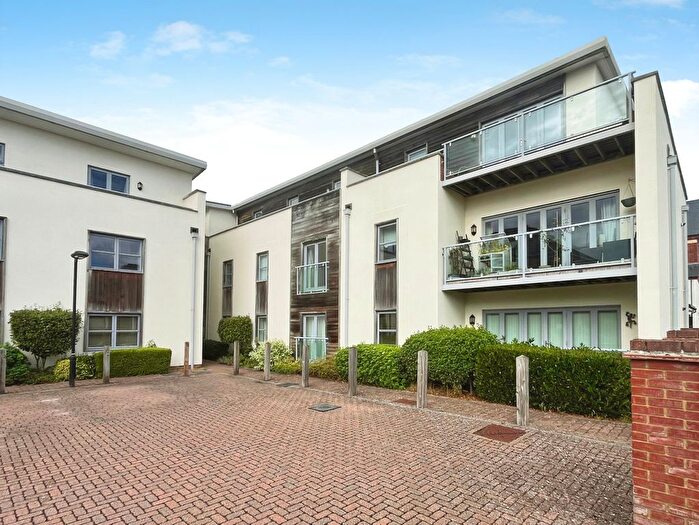 2 Bedroom Flat For Sale In Idsworth Court, Basingstoke, Hampshire, RG24