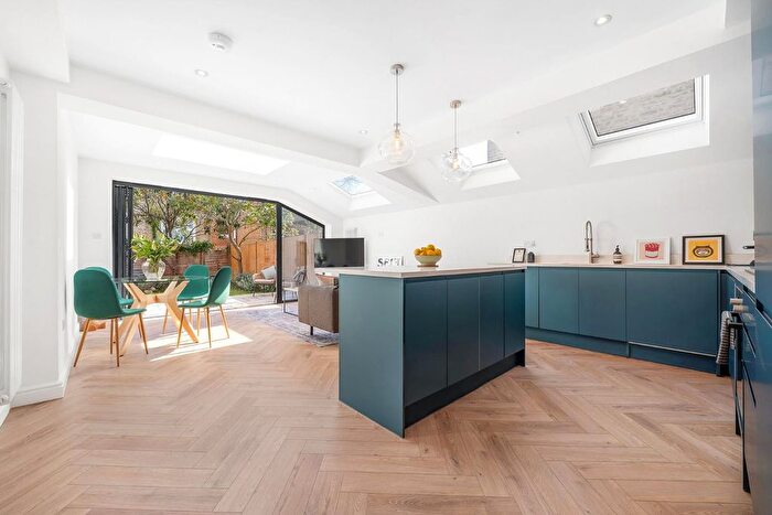 2 Bedroom Flat For Sale In Helix Road, SW2