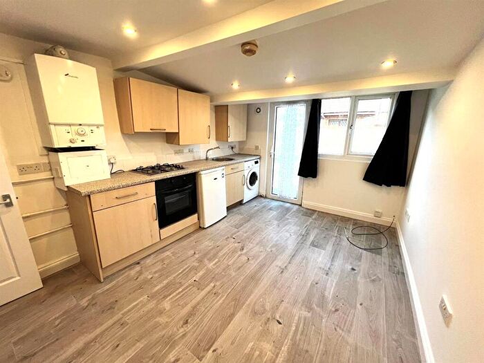 1 Bedroom Flat To Rent In London Road, North End, Portsmouth, PO2