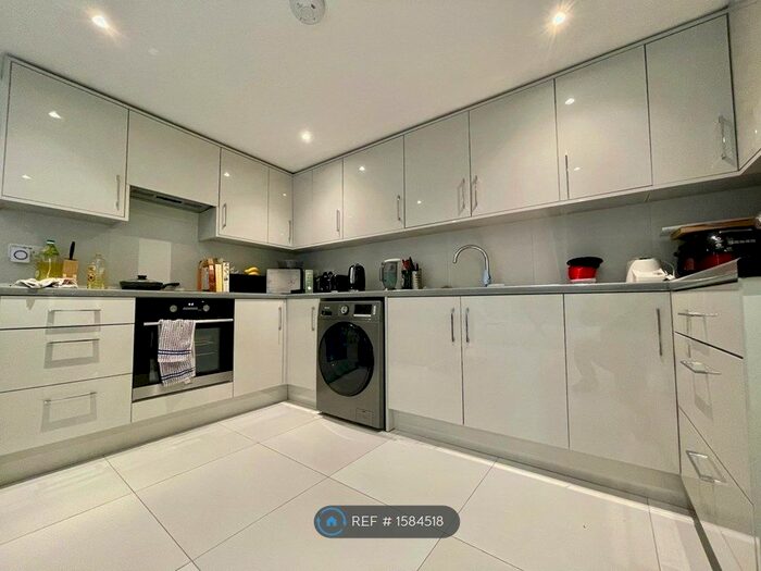 2 Bedroom Flat To Rent In Middleton Avenue, Greenford, UB6