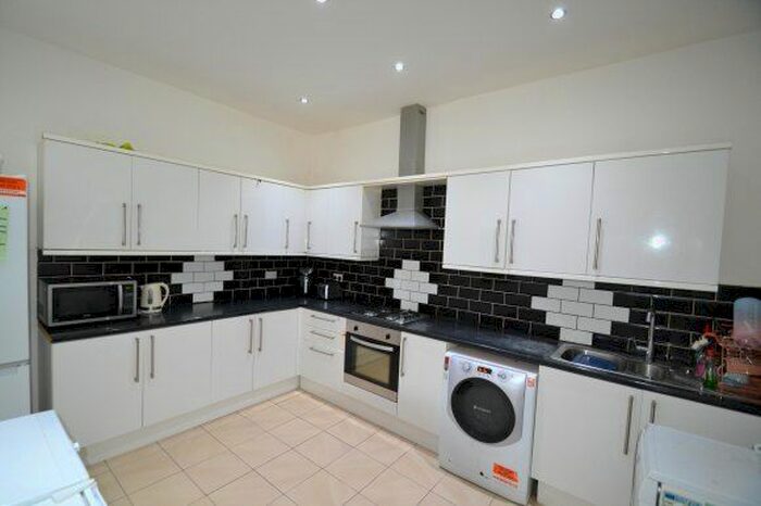 5 Bedroom Terraced House To Rent In Belgrave Avenue, Manchester, M14