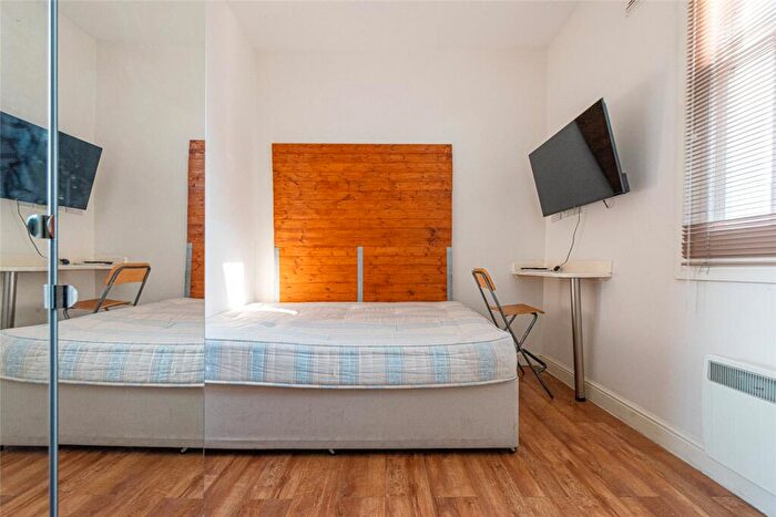 Apartment To Rent In Junction Road, Archway, London, N19