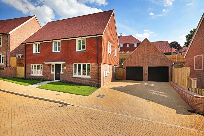 4 Bedroom Detached House For Sale In Blundell Drive, Haslemere, Surrey, GU27