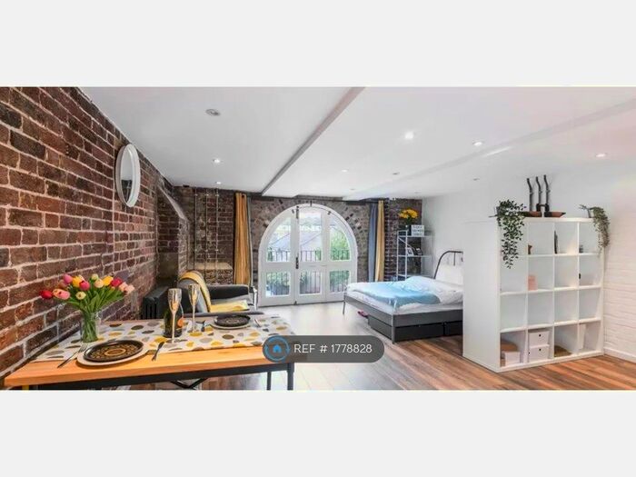 Studio To Rent In London Bridge, London, SE1