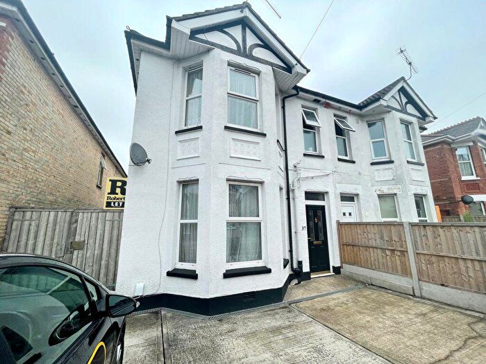 6 Bedroom House To Rent In Spacious Six Bedroom Student, Talbot Road-, P02
