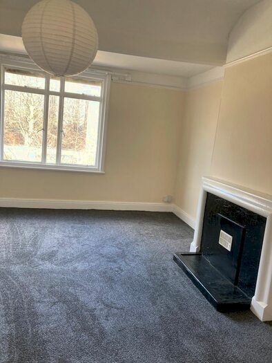 2 Bedroom Flat To Rent In Woodsley Road, Leeds, LS2
