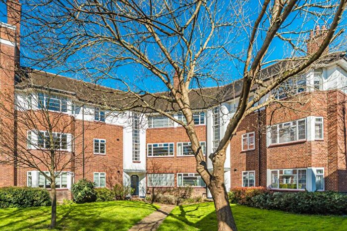 2 Bedroom Flat For Sale In St. Leonards Road, East Sheen, SW14
