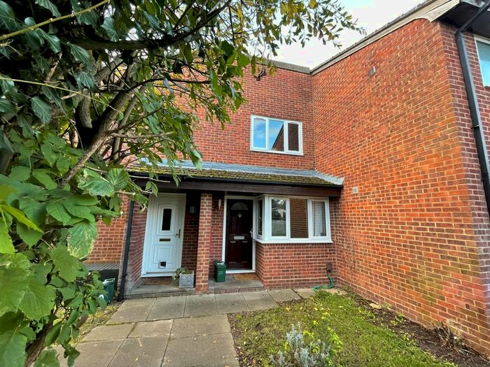 1 Bedroom Flat To Rent In Sycamore Walk, Englefield Green, Egham, TW20