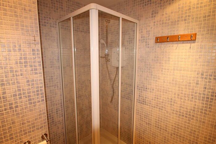 3 Bedroom Flat To Rent In Mundy Place, Cathays, CF24