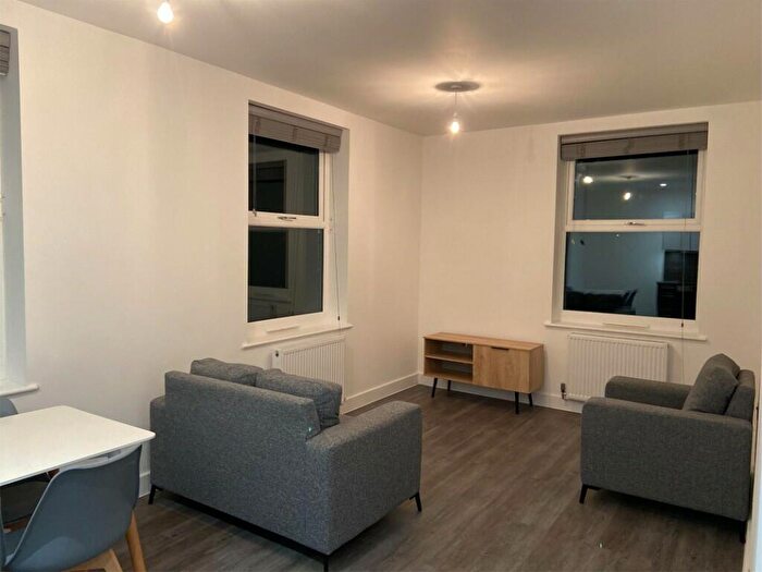 2 Bedroom Apartment For Sale In Homer Road, Solihull, West Midlands, B91