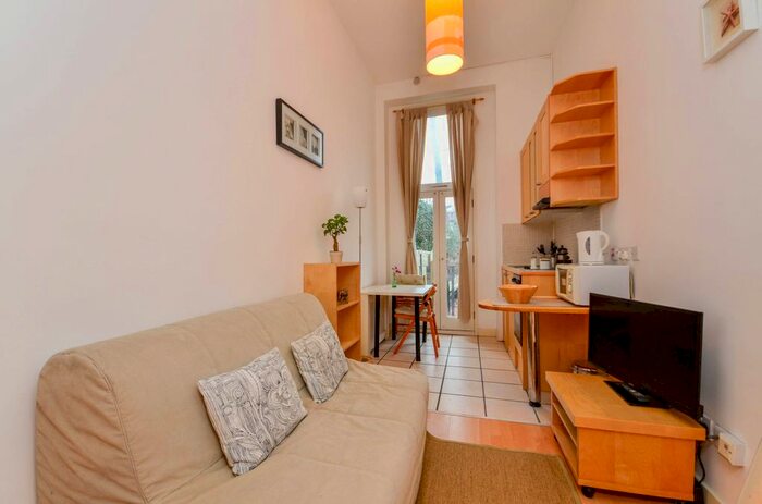 Studio To Rent In Penywern Road, Earl's Court, London, SW5