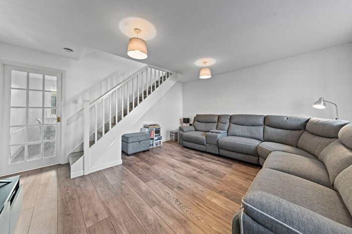 3 Bedroom Detached House For Sale In Epping Walk, Daventry, NN11