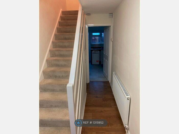 3 Bedroom End Of Terrace House To Rent In Hardy Close, Aylesbury, HP21