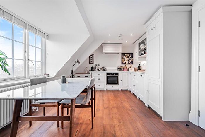 1 Bedroom Flat For Sale In Redcliffe Parade West, Redcliffe, BS1