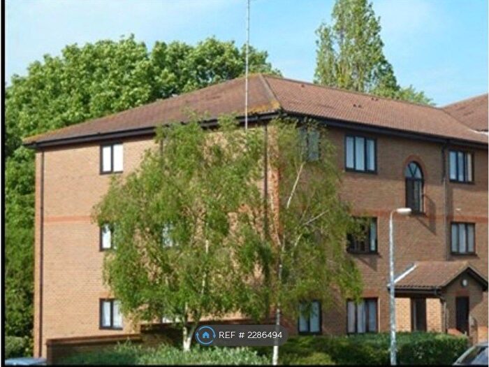 2 Bedroom Flat To Rent In Winston Close, Greenhithe, DA9