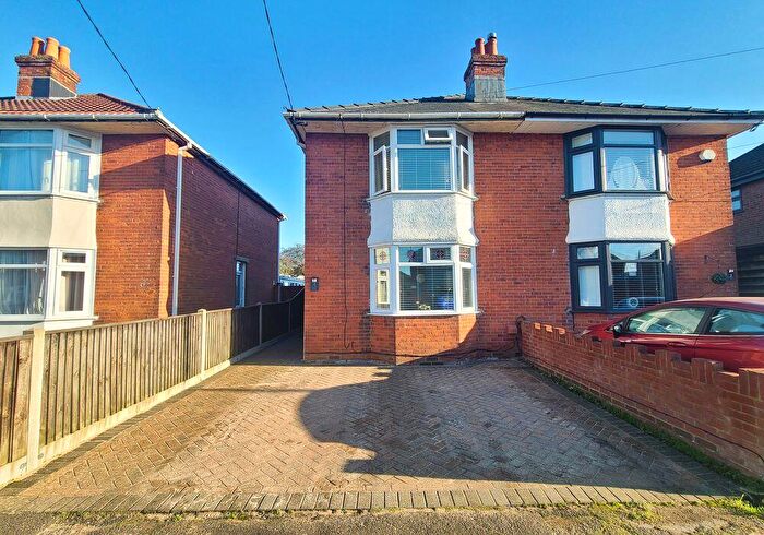 2 Bedroom Semi Detached House For Sale In Compton Road, Central Totton, SO40