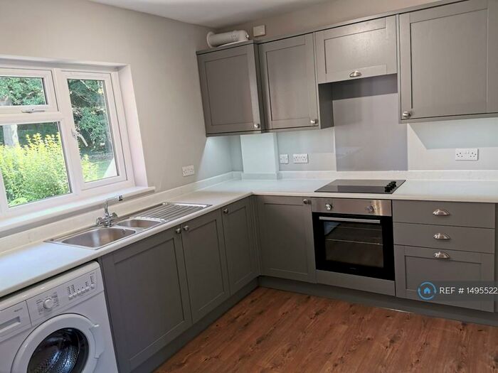 1 Bedroom Flat To Rent In Bonehurst Road, Horley, RH6