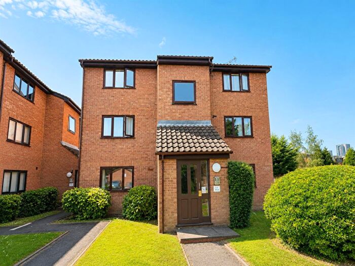 1 Bedroom Flat To Rent In Solar Court, King Georges Avenue, Watford, WD18