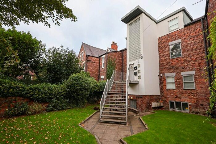 2 Bedroom Flat To Rent In Lapwing Lane, West Didsbury, M20