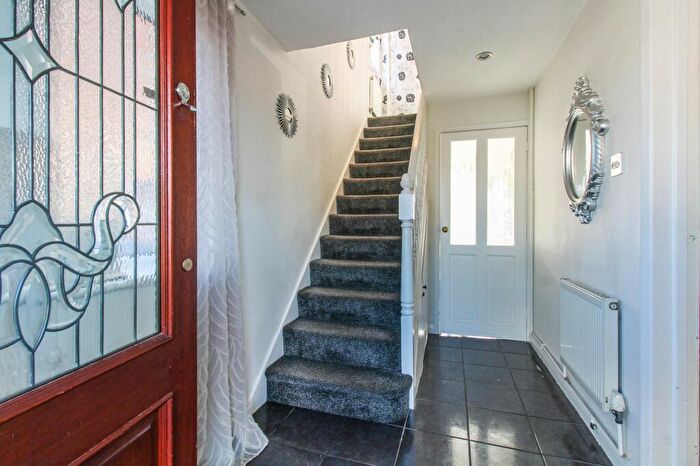 3 Bedroom Semi-Detached House For Sale In Winsford Avenue, Coventry, CV5