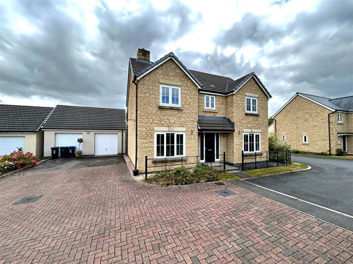 4 Bedroom Detached House To Rent In Duke Crescent, Corsham, SN13