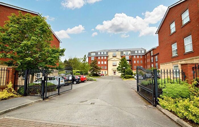 3 Bedroom Flat For Sale In Higher Lane, Whitefield, Manchester, M45