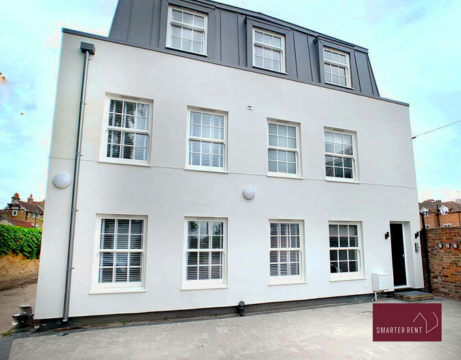 2 Bedroom Flat To Rent In Turks Head Court, - Turks Head, Windsor, SL4