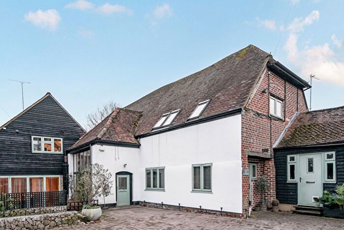 2 Bedroom Maisonette For Sale In Low Lane, Calcot, Reading, Berkshire, RG31