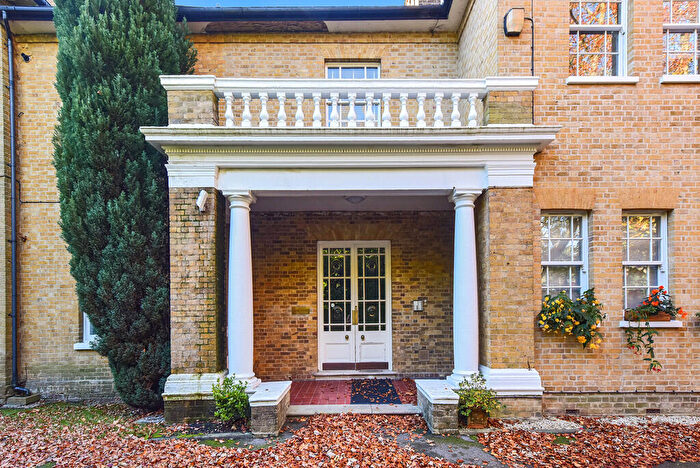 2 Bedroom Apartment For Sale In Beech House Rayleigh Road Brentwood Essex, CM13