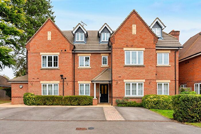 2 Bedroom Flat For Sale In George Close, Reading, RG4