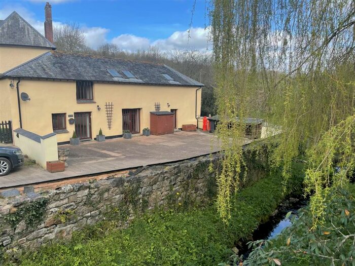 2 Bedroom Detached House For Sale In Tedburn Road, Whitestone, Exeter, EX4