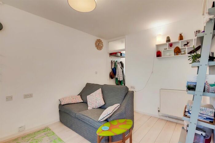 Studio For Sale In Teversham Lane, London, SW8