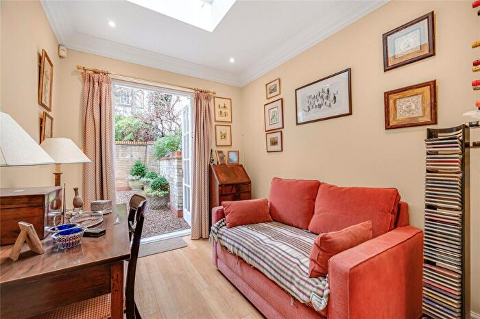 3 Bedroom End Of Terrace House For Sale In Farrier Walk, Chelsea, London, SW10
