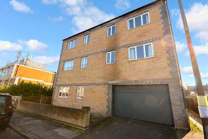 2 Bedroom Flat To Rent In Central Road, Stanford-Le-Hope, SS17