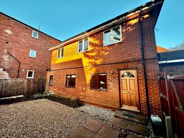 1 Bedroom Flat To Rent In Hersham Road, Walton-On-Thames, KT12