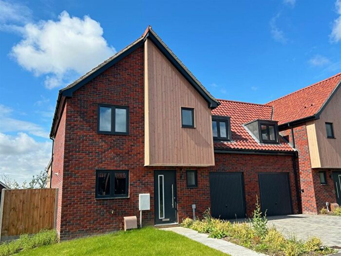 3 Bedroom Link Detached House For Sale In Barn Field Drive, Needham Market, IP6