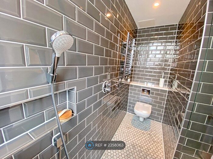 1 Bedroom Flat To Rent In Mcdonald Road, Edinburgh, EH7
