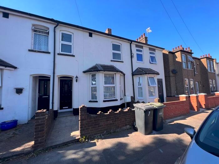 3 Bedroom Terraced House To Rent In Gardenia Avenue, Luton, LU3