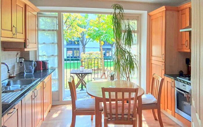 1 Bedroom Flat To Rent In Beverley Gate House, West Hill, Putney, London, SW15