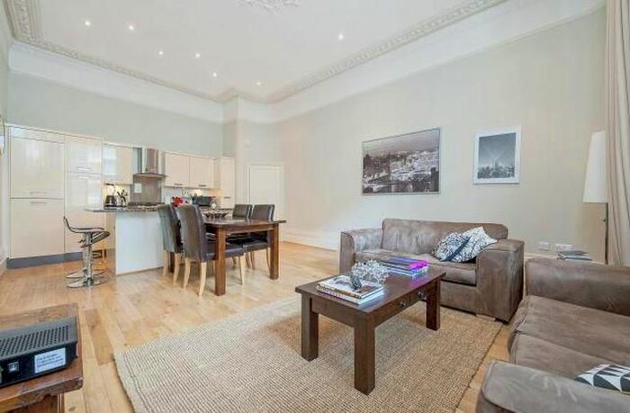 2 Bedroom Flat To Rent In Bird Street, Mayfair, London, W1U