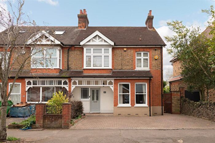 4 Bedroom House For Sale In Queen Annes Grove, Bush Hill Park, Enfield, EN1