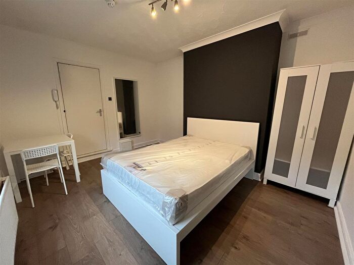 1 Bedroom Flat To Rent In Sandy Grove, Salford, M6