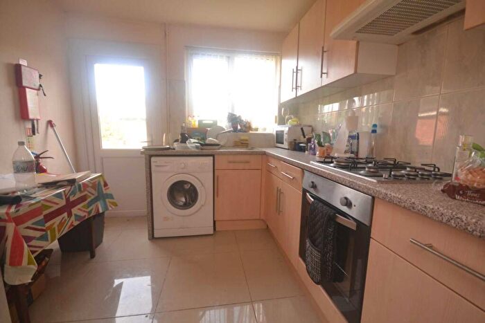 5 Bedroom Terraced House To Rent In Donnington Gardens, Reading, RG1
