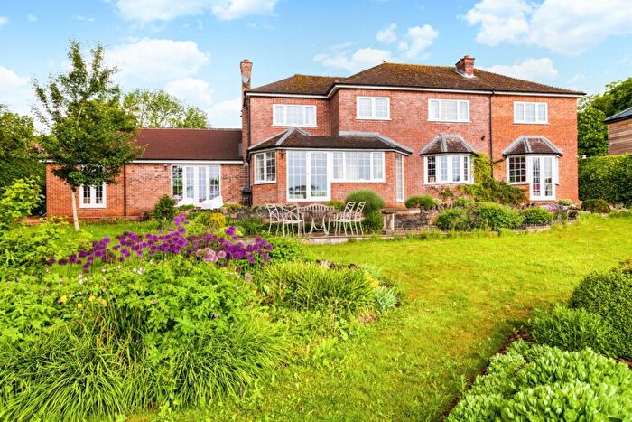 4 Bedroom Detached House To Rent In Bath Road Marlborough, SN8