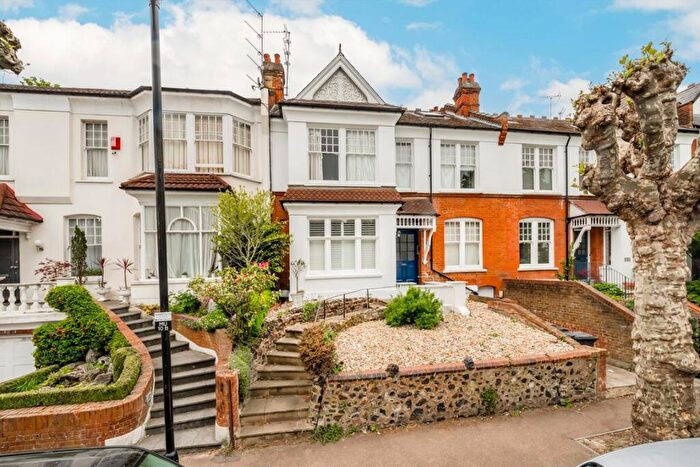 1 Bedroom Flat For Sale In Methuen Park, London, N10