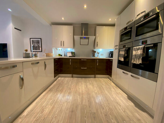 4 Bedroom House To Rent In Glenside Close, Kenley, CR8