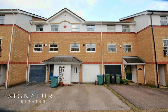 3 Bedroom Town House To Rent In Ladys Close, Watford, WD18