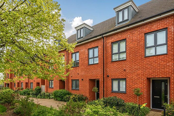 4 Bedroom Terraced House For Sale In Chace Village Road, Enfield, EN2